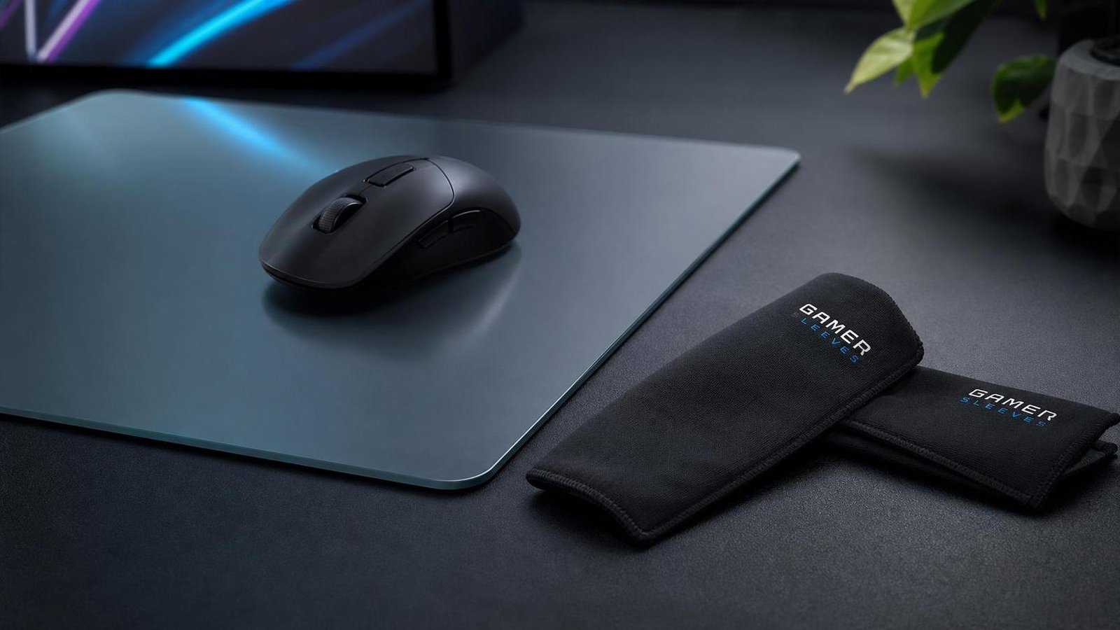 Illustration éditoriale de Glass mouse pads : les doutes persistent, gamer sleeves convainquent