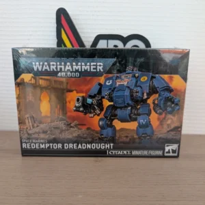 Le Redemptor Dreadnought est l'une des machines de guerre les plus redoutables des Space Marines. Plus imposant et plus puissant que les Dreadnoughts classiques, il combine une puissance de feu impressionnante avec une capacité de combat rapproché dévastatrice. Véritable pilier d'une armée Space Marines, il peut encaisser les tirs ennemis tout en ouvrant la voie à vos escouades.